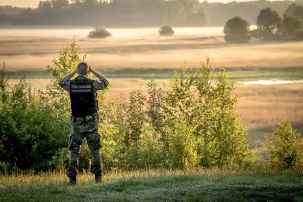 أحد أفراد حرس الحدود البولندي (حرس الحدود البولندي- تويتر)