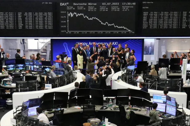 متعاملون في بورصة فرنكفورت الألمانية (رويترز)