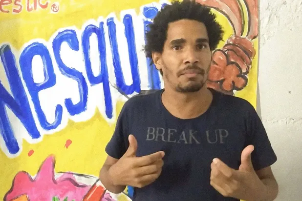 الفنان الكوبي المعارض لويس مانويل أوتيرو ألكانتارا (أرشيفية - أ.ف.ب)