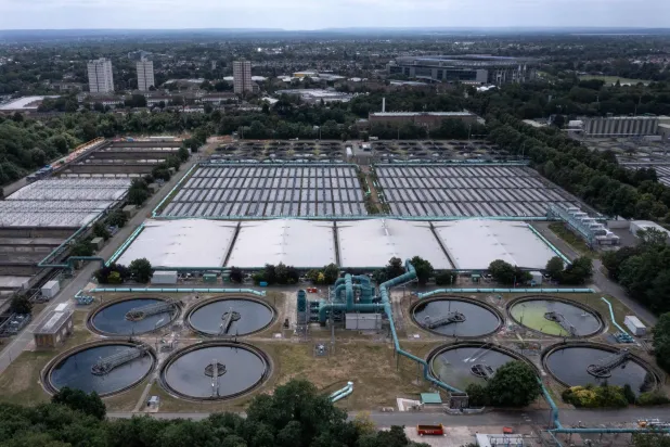 محطة لمعالجة مياه الصرف الصحي على نهر التيمس في لندن (أ.ف.ب)