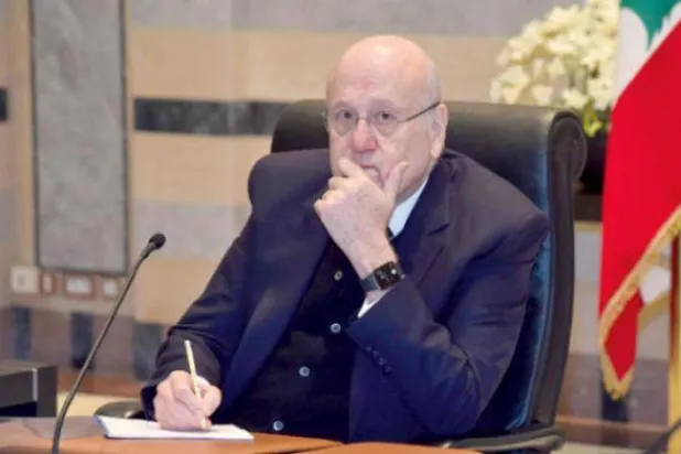 لبنانی وزیر اعظم نجیب میقاتی ایک سیکورٹی اجلاس کی صدارت کرتے ہوئے (دالاتی اور نہرا)