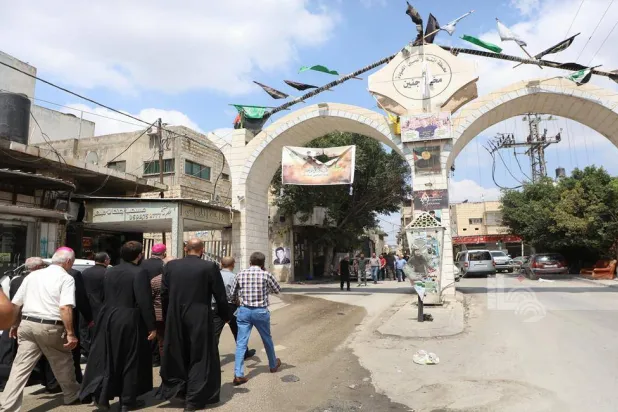 الكاردينال بيتسبالا بطريرك القدس للاتين والوفد المرافق له يصلون إلى مخيم جنين (وفا)