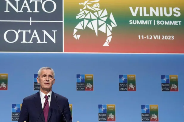 ينس ستولتنبرغ الأمين العام لحلف شمال الأطلسي (الناتو) في مؤتمر صحافي خلال قمة قادة الناتو في فيلنيوس بليتوانيا في 11 يوليو 2023 (رويترز)