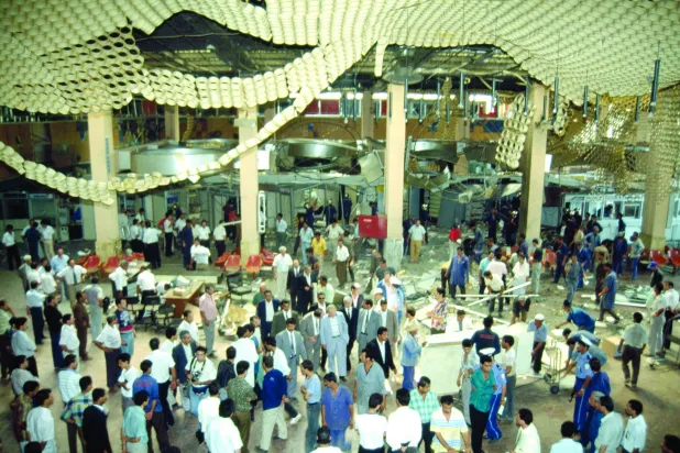 اگست 1992 میں دھماکے کے بعد الجزائر کے بین الاقوامی ہوائی اڈے کا ہال (گیتی)