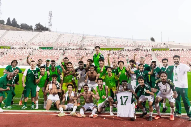 الاخضر (گرین) فٹ بال مقابلوں کے فائنل میں پہنچنے کا جشن منا رہے ہیں (الشرق الاوسط)