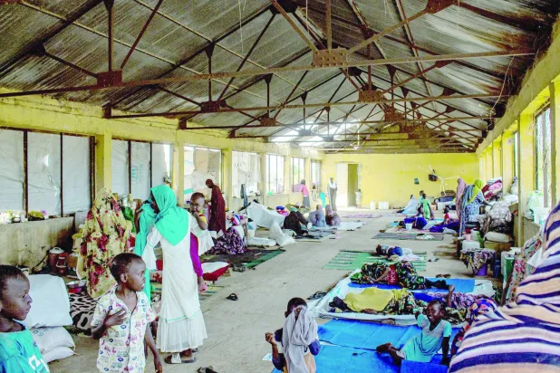 Hartum'da yerinden edilmiş insanlar yakınlardaki Vad Medeni kentine sığındı. (AFP)