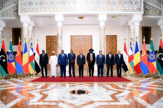القادة المشاركون في «قمة جوار السودان» في القاهرة الخميس (الرئاسة المصرية)