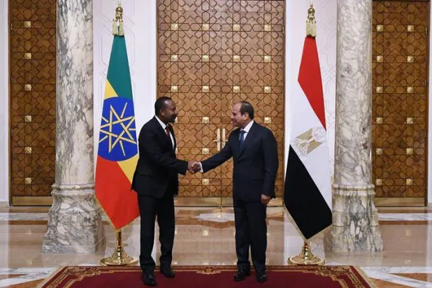 الرئيس السيسي لدى استقباله آبي أحمد في القاهرة الخميس (الرئاسة المصرية/تويتر)