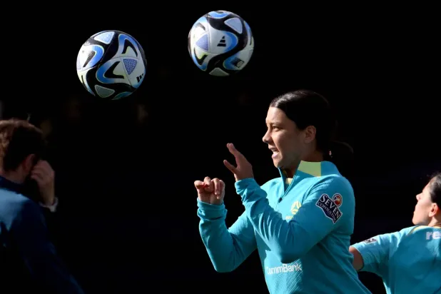 كير قائدة إستراليا وأمل بلادها في التتويج العالمي (ا ف ب)