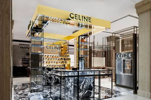 الزائر إلى محلات «هارودز» هذه الأيام، ستجذبه روائح عطرة تنبعث من قسم في ركن هادئ مصمم بالذهب والمرمر (سيلين)