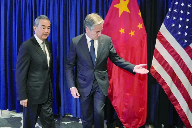 کل جکارتہ میں بلنکن اور وانگ یی کے درمیان ملاقات کا منظر (اے ایف پی)