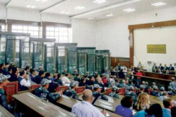 محاكمة سابقة لعناصر من «الإخوان» في القاهرة عام 2018 (أ.ف.ب)