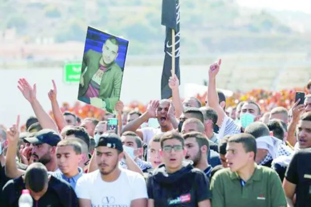 İsrail’in kuzeyinde, Arap toplumundaki şiddet suçlarının kınandığı protesto gösterisinden bir kare, Ekim 2021 (AFP)