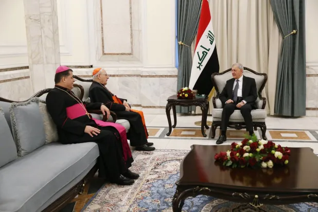 Irak Cumhurbaşkanı Abdullatif Raşid ile Irak’taki Keldani Kilisesi Patriği ve akademisyen Kardinal Louis Raphael Sako arasında geçtiğimiz aralık ayında yapılan görüşmeden bir kare (Irak Cumhurbaşkanlığı)
