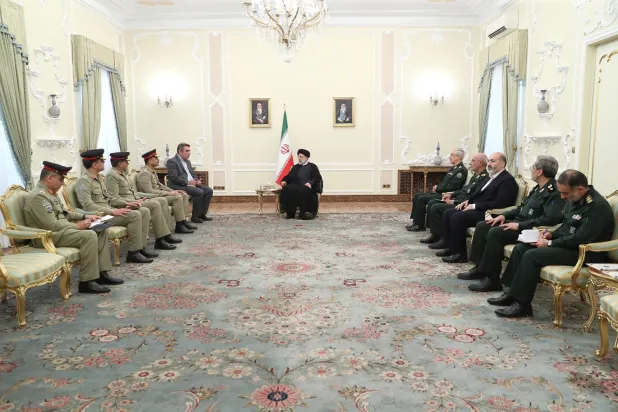 İran Cumhurbaşkanlığı tarafından dün (Pazar) Pakistan Ordusu Komutanı Asım Munir için büyük bir resepsiyonun yayınladığı bir fotoğraf