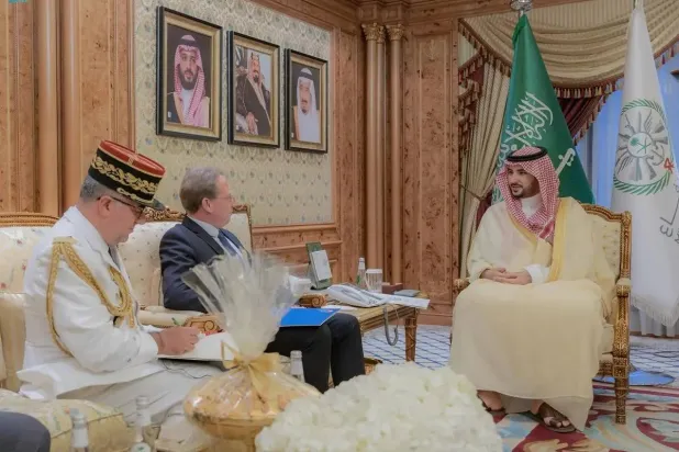 وزير الدفاع السعودي يلتقي السفير الفرنسي لدى المملكة