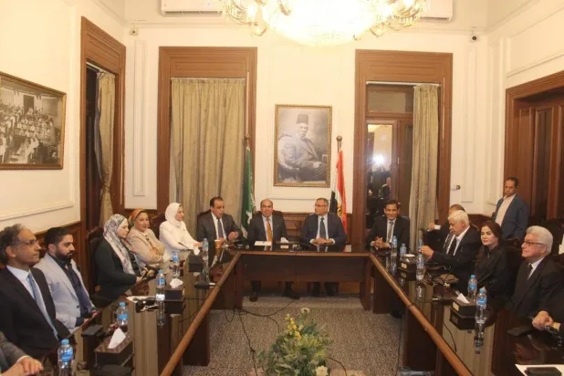 جانب من اجتماع لأعضاء الهيئة البرلمانية لـ«الوفد» مع رئيس الحزب منتصف يونيو الماضي (الصفحة الرسمية للحزب)