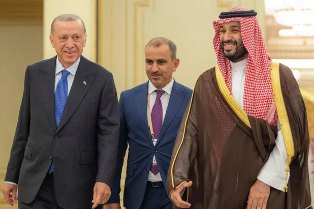 إردوغان يبدأ بالسعودية جولة «الاستثمار والاستقرار»