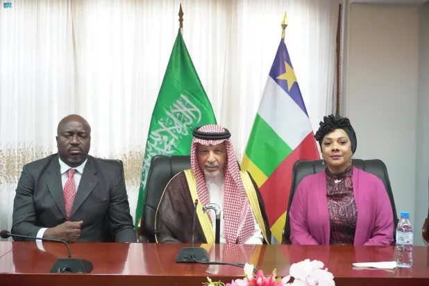 المؤتمر الصحافي المنعقد عقب لقاء رئيس أفريقيا الوسطى بالمستشار بالديوان الملكي السعودي (واس)