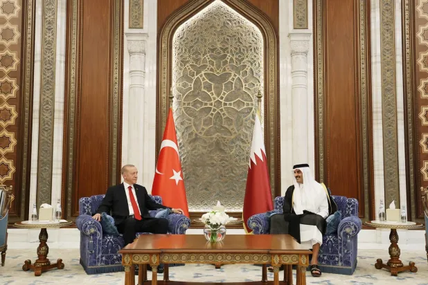 Katar Emiri ile Türkiye Cumhurbaşkanı'nın Doha'daki görüşmesinden (Getty)