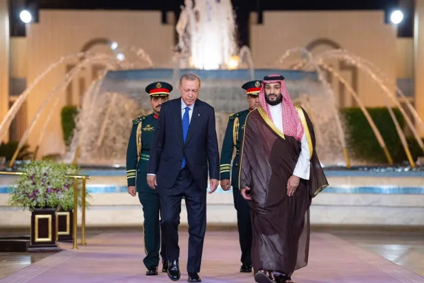 جانب من استقبال الأمير محمد بن سلمان الرئيس التركي رجب طيب إردوغان في جدة يوم الاثنين (واس)