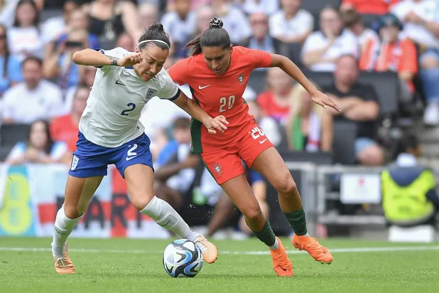 لوسي برونز خلال مباراة البرتغال الودية (إ.ب.أ)