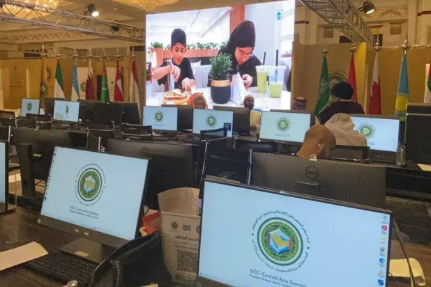 محللون: منطقة الخليج أصبحت وسيطاً بين الشرق والغرب