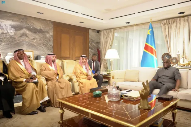 رئيس الكونغو الديمقراطية فيليكس تشيسكيدي خلال استقباله المستشار بالديوان الملكي السعودي أحمد قطان (واس)