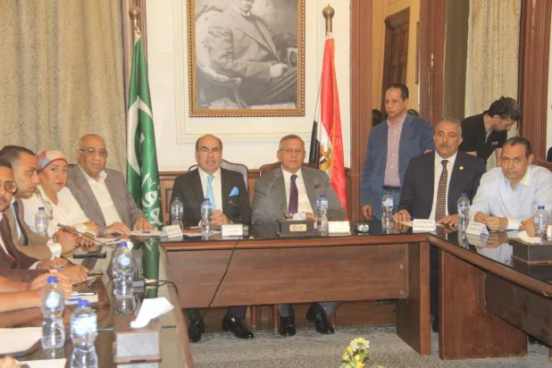 اجتماع رئيس حزب «الوفد» مساء الأربعاء مع سكرتيري عموم لجان الحزب بالمحافظات (الصفحة الرسمية للحزب على «فيسبوك»)