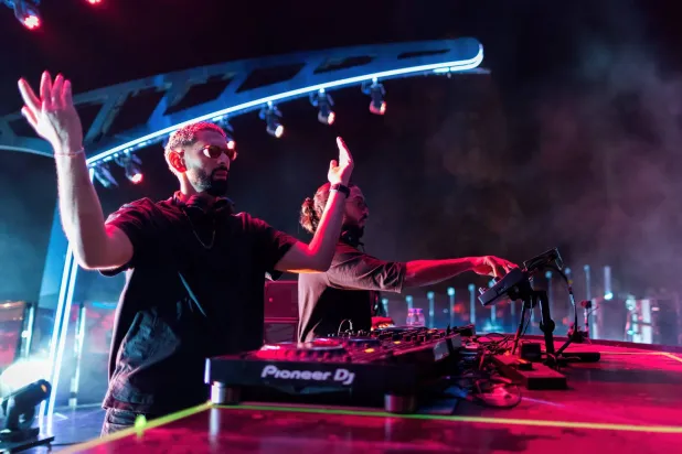 تجمع «أزِمُث» بين الفن والأنغام والموسيقى (الشرق الأوسط)