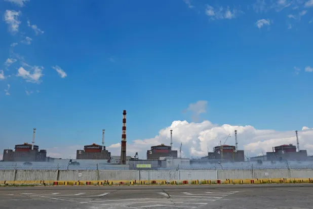 محطة الطاقة النووية التي سيطرت عليها روسيا بمنطقة زابوريجيا الأوكرانية في 4 أغسطس 2022 (رويترز)