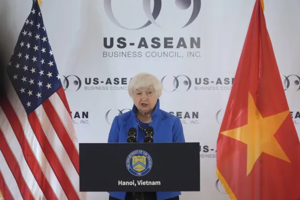 وزيرة الخزانة الأميركية جانيت يلين تلقي كلمة في هانوي بفيتنام الجمعة 21 يوليو 2023 (أ.ب)
