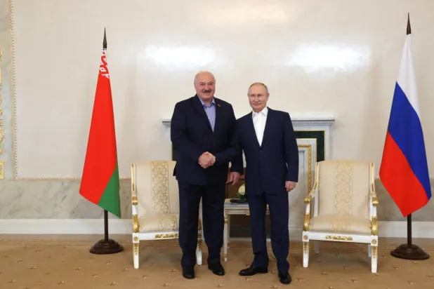 Rusya Devlet Başkanı Vladimir Putin ve Belarus Devlet Başkanı Aleksender Lukaşenko St. Petersburg’da (Kremlin)