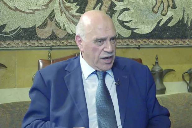 فارس بویز "الشرق الاوسط" سے گفتگو کرتے ہوئے (الشرق الاوسط) 