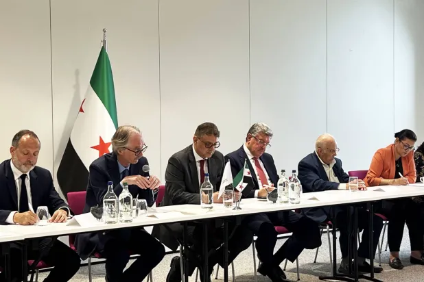 اجلاسوں کے رکنے سے پہلے، پیڈرسن جنیوا مذاکراتی کمیشن کے ساتھ آئینی کمیٹی کے اجلاس میں (آرکائیو تصویر)