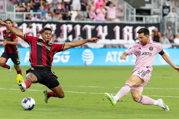 ميسي وهدف إنتر ميامي الاول  في شباك أتلانتا (د.ب.أ)