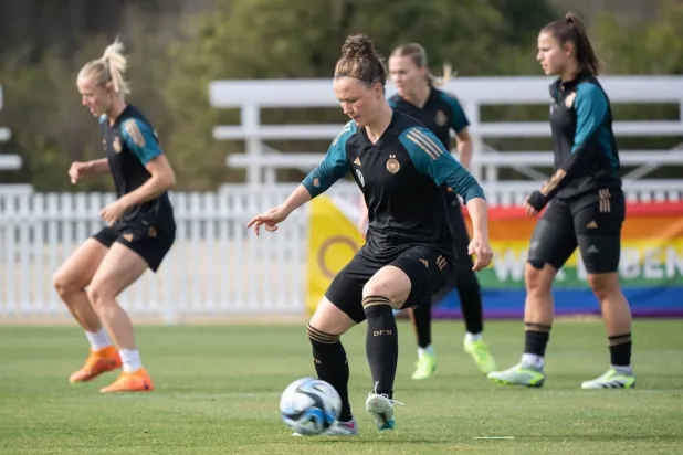 ألمانيا خلال التدريبات الجمعة قبل لقاء كولومبيا 
(د.ب.أ)