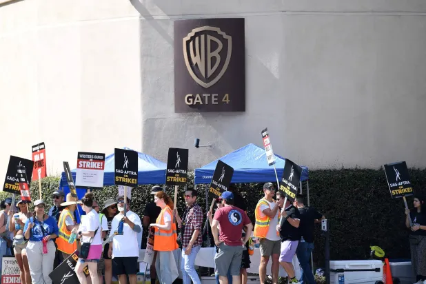 الإضراب الذي يشلّ هوليوود بمثابة عاصفة ممتدّة (أ.ف.ب)