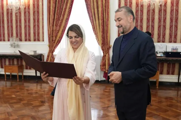 İran Dışişleri Bakanı Hüseyin Emir Abdullahiyan, Libyalı mevkidaşı Necla Menguş'u Tahran'da kabul etti. (İran Dışişleri Bakanlığı)