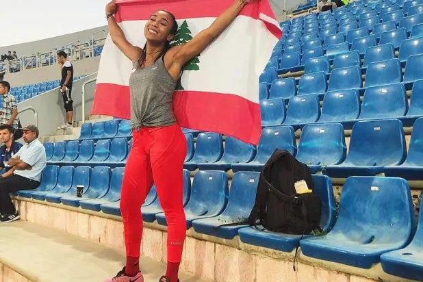 العدّاءة عزيزة سبيتي ترفع علم لبنان في المسابقات العالمية (حسابها في «فيسبوك»)