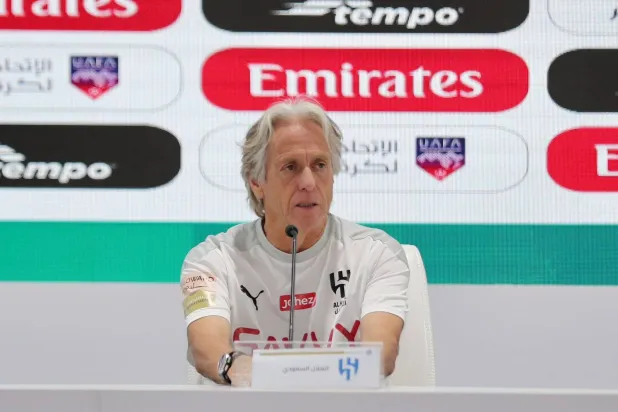 خيسوس خلال المؤتمر الصحافي لمباراة السد (الاتحاد العربي)