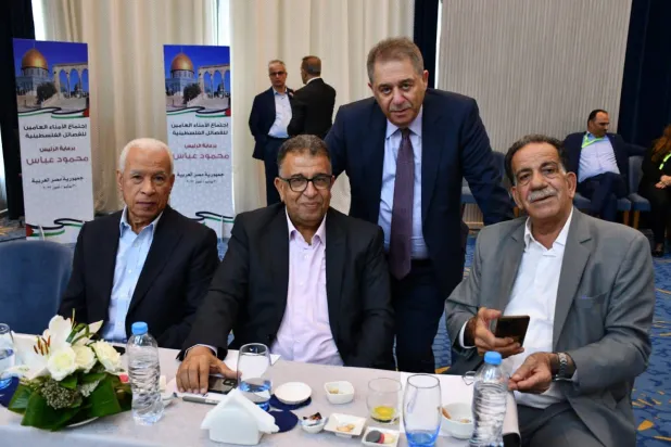 ممثلو بعض الفصائل الفلسطينية قبل انطلاق الاجتماع (أ.ش.أ)