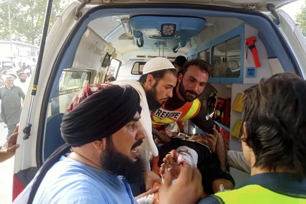 40 قتيلاً بتفجير استهدف تجمعا سياسيا في باكستان