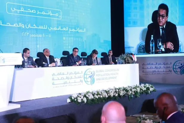 وزير الصحة المصري يستعرض تحضيرات المؤتمر العالمي للسكان (الصفحة الرسمية للوزارة على «فيسبوك»)