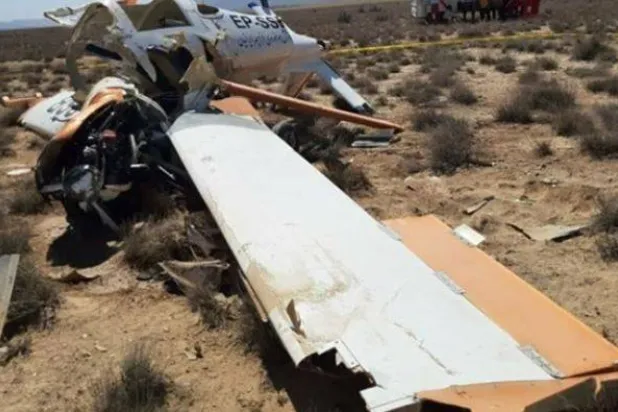 طائرة تدريب محطمة في مطار «بيام» بمحافظة كرج غرب طهران (وكالة فارس الإيرانية)