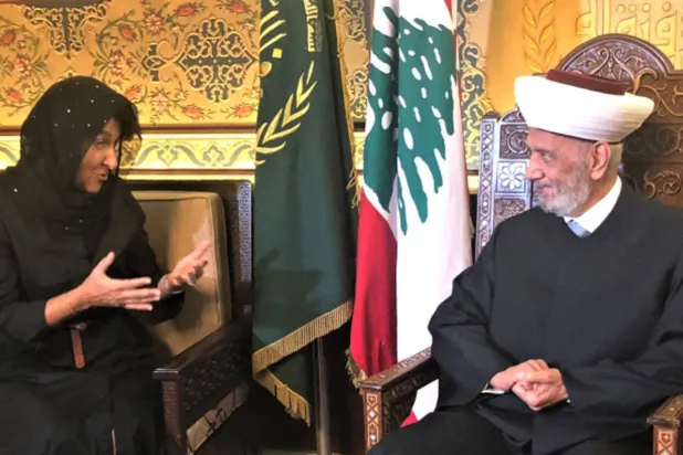 Lübnan Baş Müftüsü Şeyh Abdüllatif Diryan, Fransa’nın Lübnan Büyükelçisi Anne Griot'u kabulü sırasında. (Lübnan Ulusal Haber Ajansı)