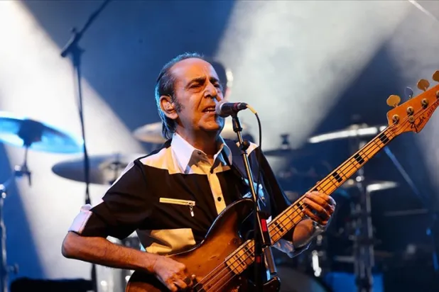 Sanatçı Özkan Uğur hayatını kaybetti