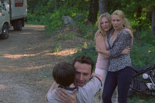 Frank Darabont'un yaratıcısı olduğu dizinin başrollerinde Andrew Lincoln, Norman Reedus, Melissa McBride ve Lauren Cohan yer alıyor (AMC)