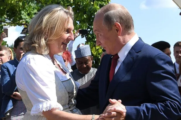 Putin'in Kneissl'ın düğününde bir saat kaldığı ve Almanca bir konuşma yaptığı açıklanmıştı (Reuters)