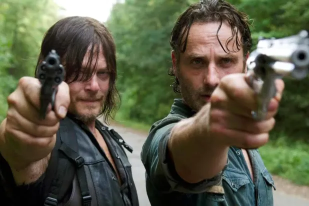 Frank Darabont'un yaratıcısı olduğu The Walking Dead, 2010'da ekranlara gelmeye başlamış ve 2022'de sona ermişti (AMC)